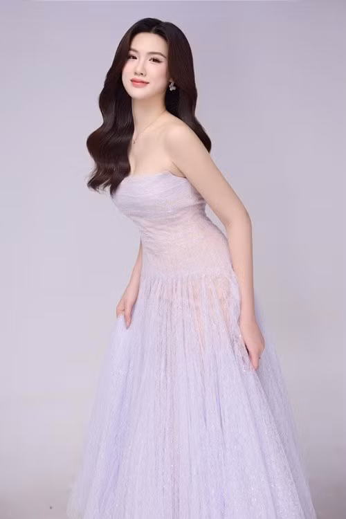 Trịnh Mỹ Anh là ứng viên sáng giá cho ngôi vị cao nhất của Hoa hậu Trái đất Việt Nam 2025. Hiện tại, cô vào top 5 Người đẹp biển, top 5 Người đẹp thời trang, top 5 Người đẹp tài năng và top 5 Người đẹp thể thao. Trước Hoa hậu Trái đất Việt Nam 2025, Mỹ Anh vào top 35 Hoa hậu Việt Nam 2022, top 36 Hoa hậu Hòa bình Việt Nam 2024. Ảnh: FB Mỹ Anh.