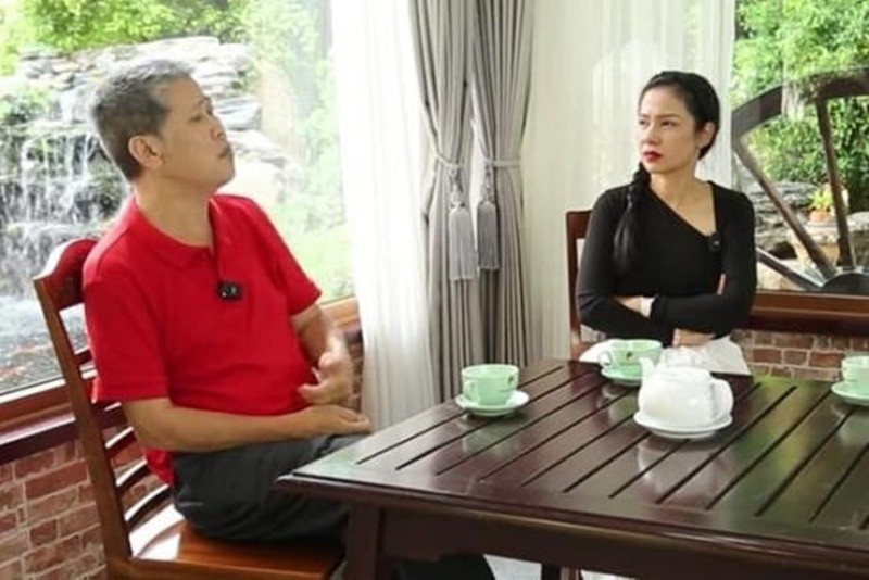 Tháng 7/2024, đạo diễn Phước Sang xuất hiện trong chương trình Thở đi con cùng diễn viên Việt Trinh. Ảnh: Thương Hiệu Pháp Luật.