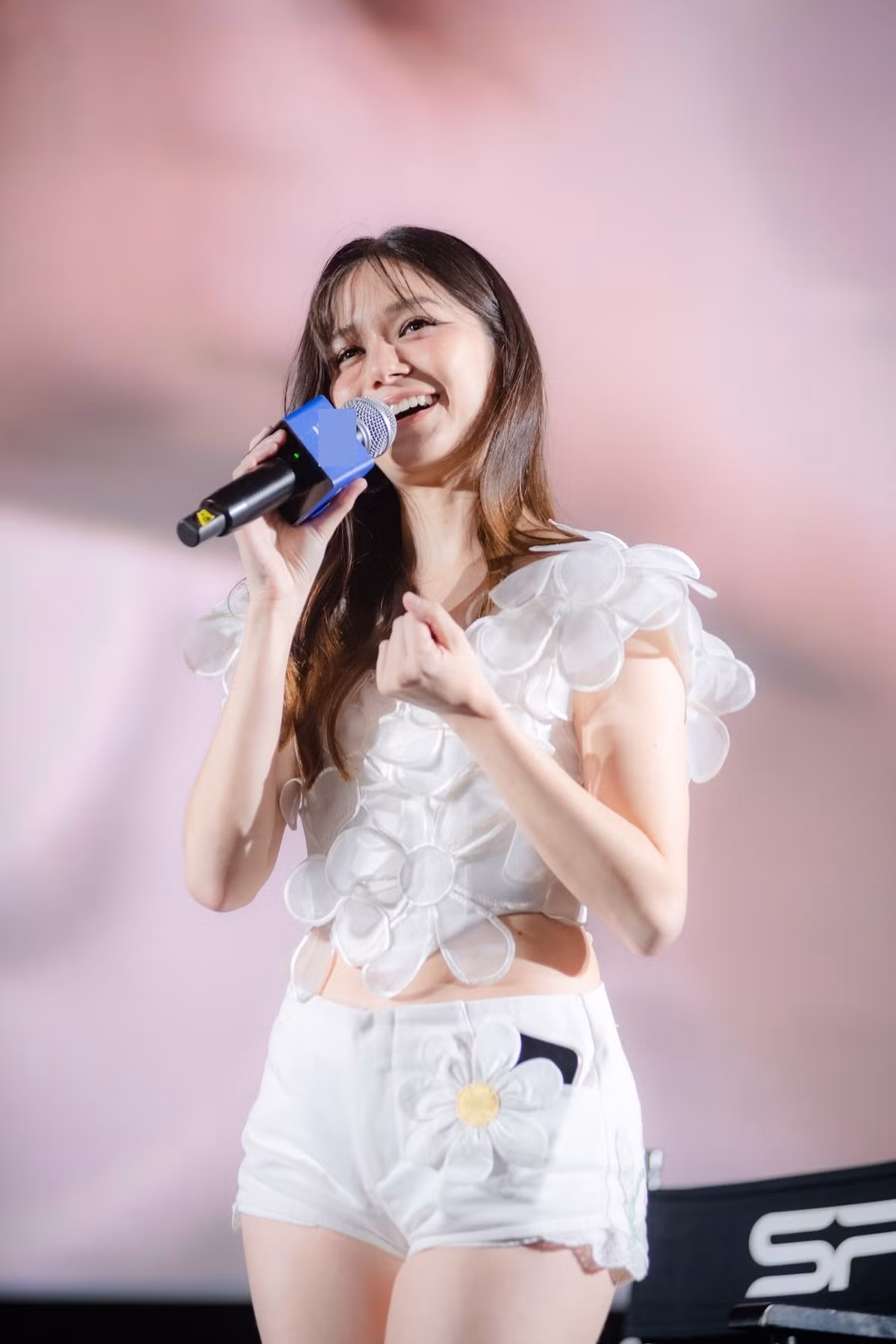 Ngoài ca hát, Violette còn đóng phim. Cô từng tham gia phim The swimmers, Heart attack, Endless love. Hiện tại, cô có 4,1 triệu người theo dõi trên Instagram, 2,2 triệu trên Facebook.