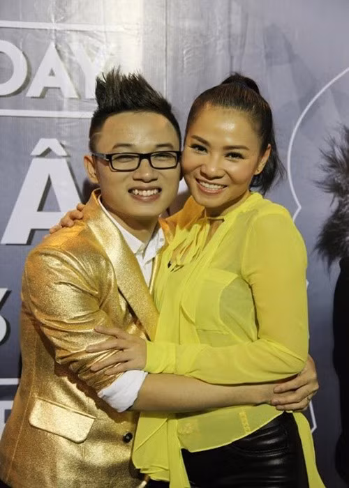 Thu Minh là huấn luyện viên của Trúc Nhân khi anh tham gia Giọng hát Việt 2012. Sau cuộc thi, hai cô trò giữ mối quan hệ thân thiết. Ảnh: Thương Hiệu Pháp Luật.