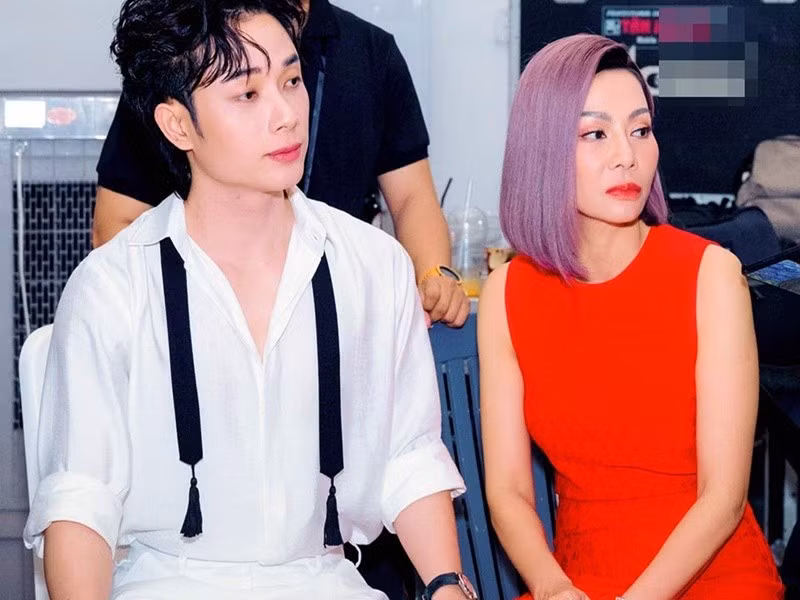 Tình cô trò giữa Thu Minh và Trúc Nhân từng rạn nứt. Theo Trúc Nhân, khi cái tôi của mình trỗi dậy, anh không đồng tình với ý kiến của Thu Minh, đàn chị làm gì anh cũng không thích. Một thời gian sau đó, hai cô trò cũng liên lạc lại. Ảnh: Arttimes.