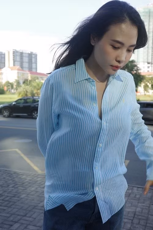 Đàm Thu Trang diện đồ tối giản nhưng thanh lịch, thời thượng, ra dáng "nữ chủ tịch". Ảnh: Instagram Đàm Thu Trang.