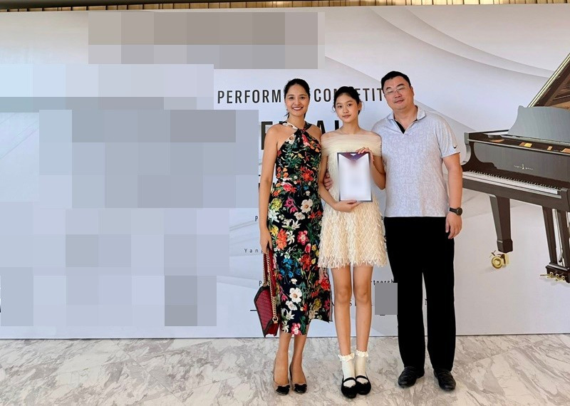 “Mẹ hỏi có run không, con bảo “không run tí nào, vui lắm”. Vậy là thành công rồi”, Hương Giang tiết lộ phản ứng của con gái khi biểu diễn.