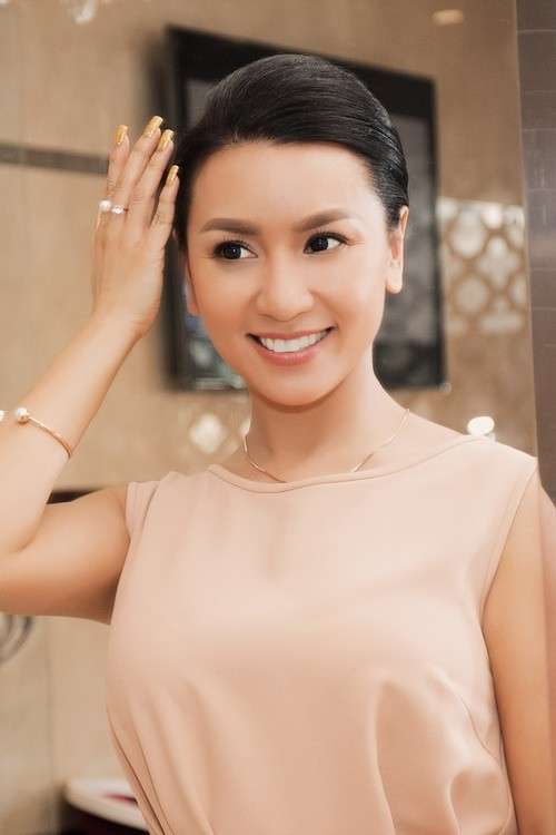 Nữ hoàng ảnh lịch sang Mỹ định cư từ năm 2005. Ở xứ cờ hoa, cô hoạt động với vai trò ca sĩ. Sau khi sinh con gái đầu lòng, Y Phụng dành phần lớn thời gian cho gia đình. Ảnh: Dân Việt.