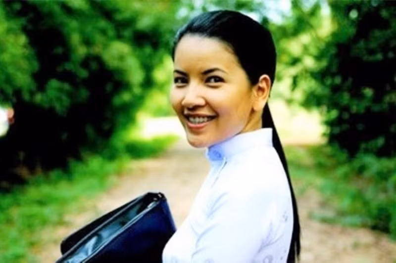 Diễn viên Ngọc Trinh đóng vai Vy lúc trưởng thành trong Mùi ngò gai phần 1 và 2. Trong 19 năm qua, cô miệt mài diễn kịch, đóng phim. Ảnh: Tổ Quốc.