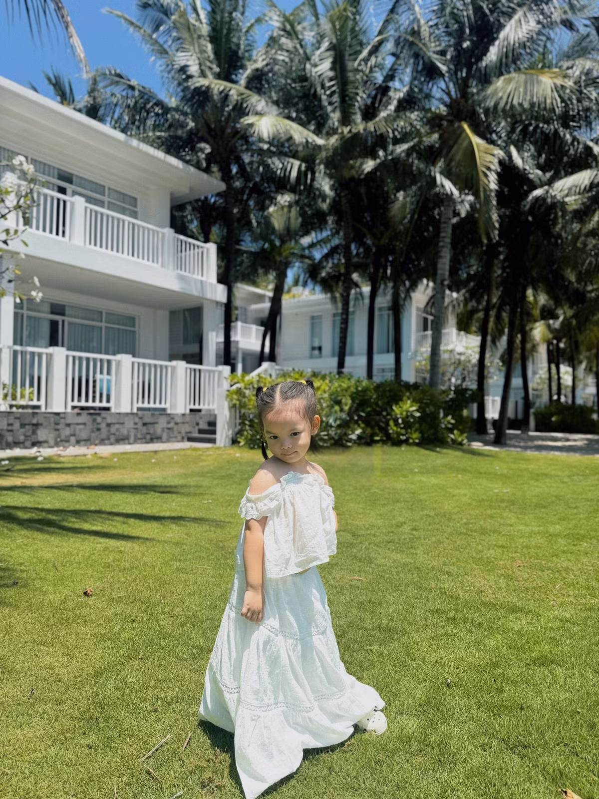 Bé Zoey năm nay 3 tuổi, xinh xắn, đáng yêu.