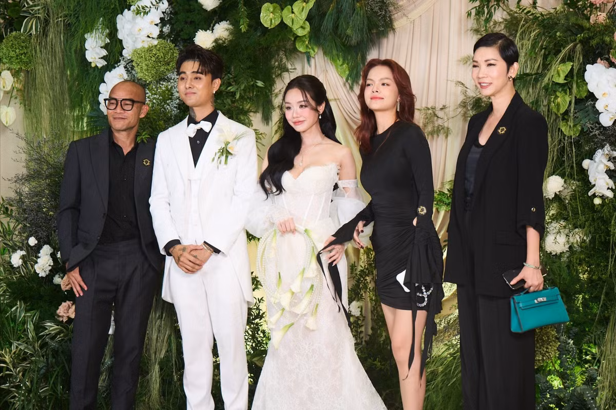 Ngoài Gia Bảo, Xuân Lan (ngoài cùng bên phải) cũng chia sẻ về chuyện tình giữa Bảo Ngọc và Đạt G. Nữ người mẫu cho biết, cô từng chứng kiến Đạt G yêu thương các con riêng của Bảo Ngọc như con ruột. Ảnh: Tiền Phong.