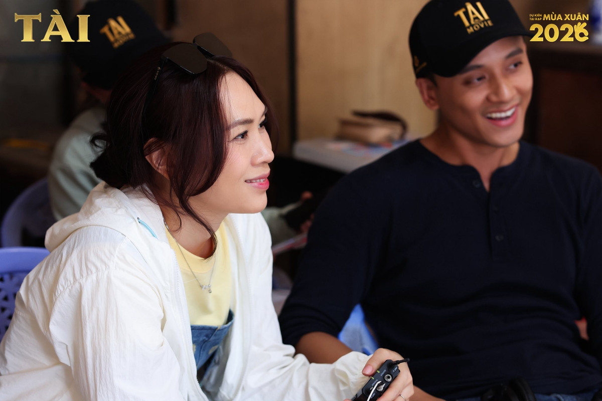 Trong những thời điểm Mai Tài Phến trực tiếp diễn xuất, Mỹ Tâm luôn chủ động hỗ trợ anh trong công tác đạo diễn. Sự kết hợp này giúp nam diễn viên cảm thấy yên tâm và có thêm năng lượng làm việc. Ảnh: FB Mỹ Tâm.