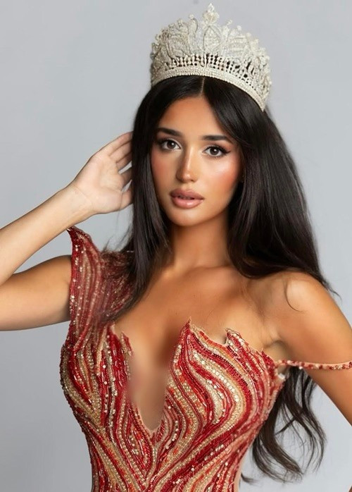 Top 5 Hoa hậu Quốc tế 2025 theo dự đoán của Missosology còn gồm Hilda Gutierrez (Guatemala), Ana Dedvukaj (Montenegro) và Lara Doval (Đức). Trong ảnh là đại diện Montenegro. Ảnh: Fanpage Hoa hậu Quốc tế.