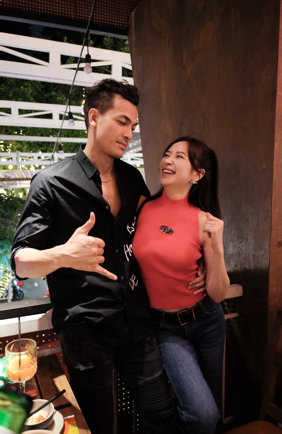 Xuất thân là người mẫu, Vũ Tuấn Việt được biết đến khi giành ngôi Á quân Vietnam’s Next Top Model 2013, sau đó lấn sân sang lĩnh vực diễn xuất với các phim Lạc giới, Cầu vồng không sắc, Ba vợ cưới vợ ba, Lôi báo, Người bất tử, Mặt trời lạnh. Ảnh: FB Kim Oanh.