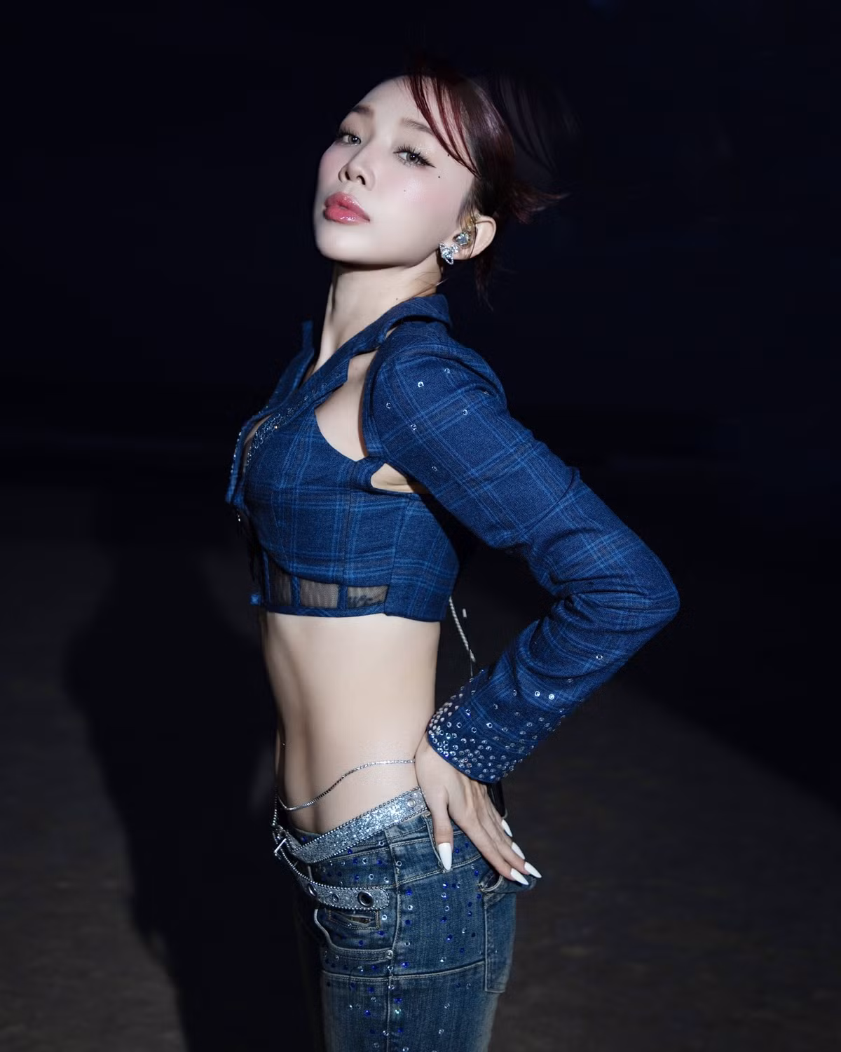 Mới đây, khi đi hát, giọng ca Ngày mai diện áo croptop tôn lên vòng eo có múi, gợi cảm. Ảnh: FB Tóc Tiên.