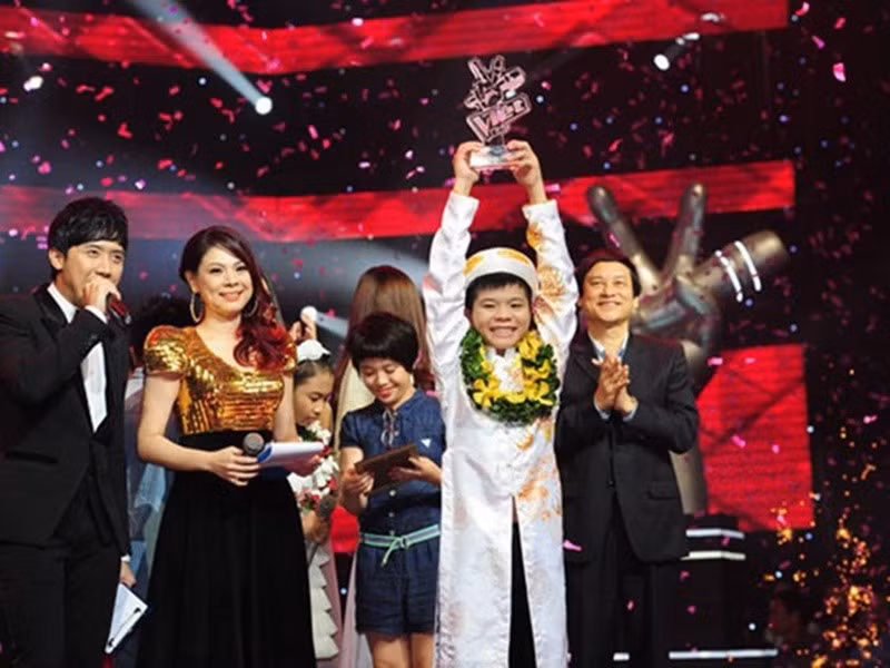 Quang Anh đăng quang Giọng hát Việt nhí 2013. Sau cuộc thi, anh học tại Học viện Âm nhạc Quốc gia Việt Nam, không chạy show. Ảnh: Znews.