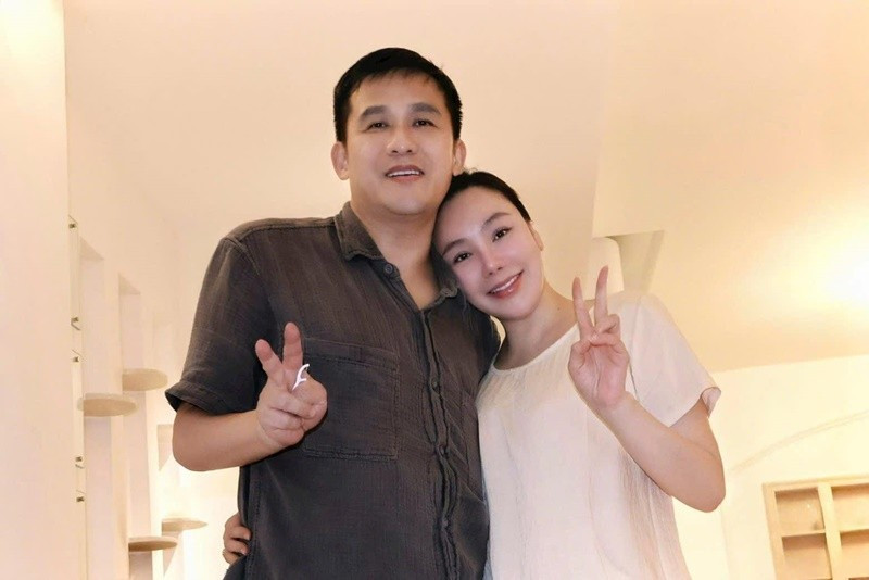 Hồ Quỳnh Hương khoe được con trai chụp ảnh giúp.