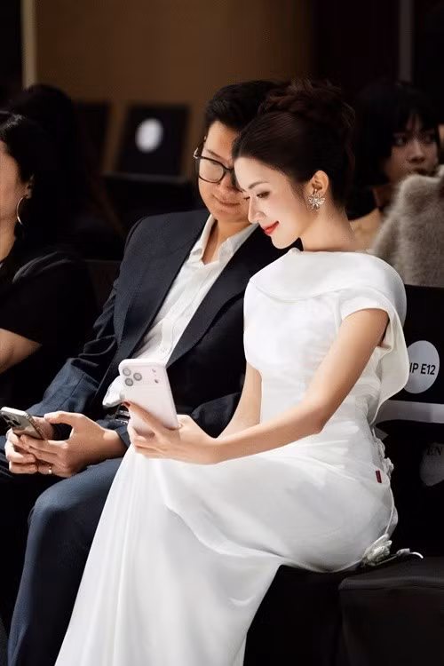 Sau 2 năm cưới, vợ chồng Ngọc Huyền vẫn ngọt ngào như thời mới yêu. Ảnh: FB Ngọc Huyền.