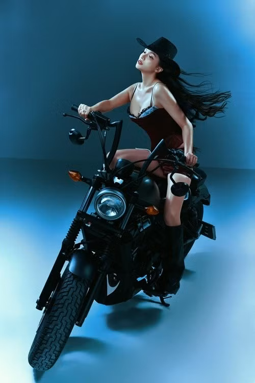 Nhiều khán giả khen ngợi sắc vóc của Hương Giang gợi cảm, trẻ trung.