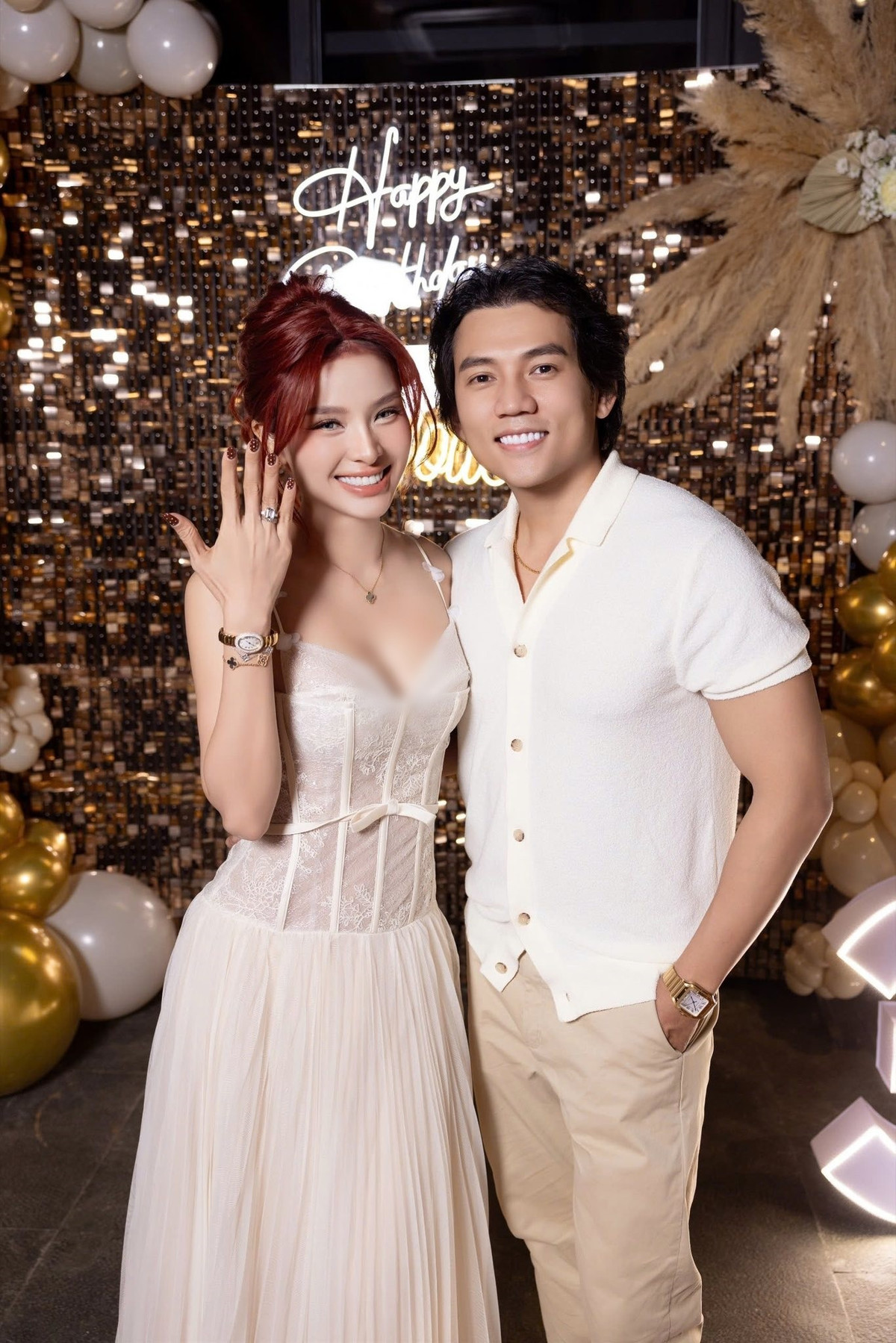 Nữ ca sĩ khoe quà giá trị từ bạn đời. Ảnh: FB Lý Bình.