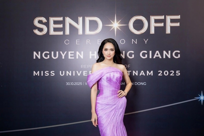 View - Hương Giang được fan vây kín ở sân bay khi đi thi Miss Universe 2025 | Báo Tri thức và Cuộc sống - TIN TỨC PHỔ BIẾN KIẾN THỨC 24H
