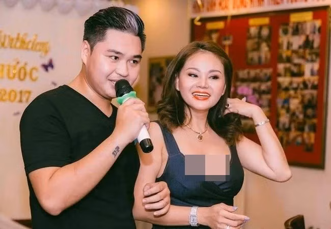 Theo Dân Việt, Duy Phước - con trai Lê Giang đi diễn hài từng nhỏ cùng bố - nghệ sĩ Duy Phương. Năm 6 tuổi, Duy Phước được xem là hiện tượng sao nhí. Ảnh: Saostar.