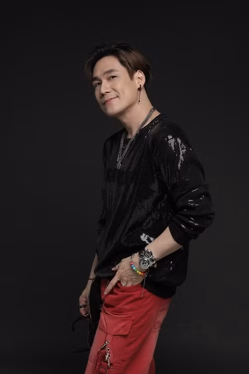 Hiện tại, Khánh Phương theo đuổi đam mê ca hát, đồng thời kinh doanh. Ảnh: FB Khánh Phương.