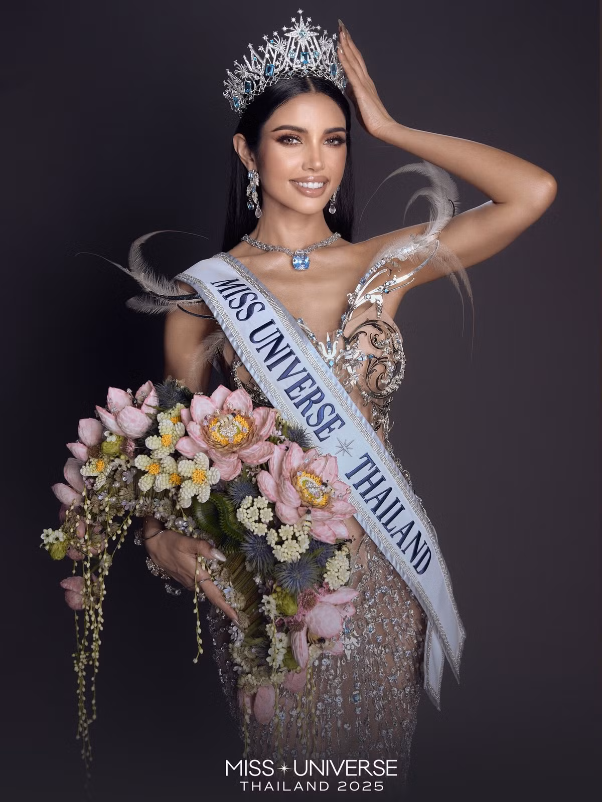 Vào tháng 6/2021, Veena được bạn trai ngỏ lời cầu hôn. Sau đó, cô hoãn đám cưới vì muốn dự thi Hoa hậu Hoàn vũ Thái Lan 2023. Ảnh: Miss Universe Thailand.