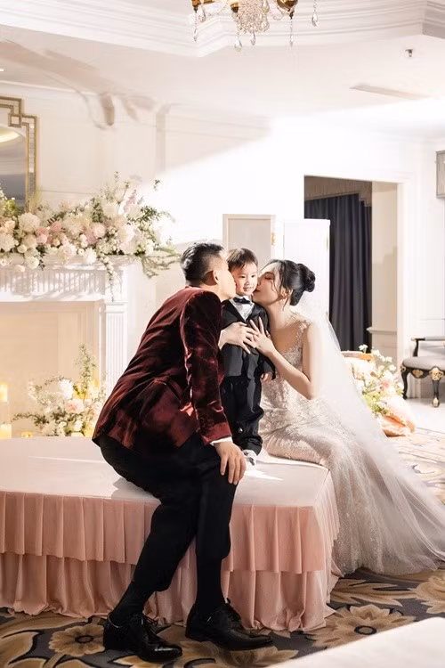 Nhiều khán giả mừng cho tổ ấm hạnh phúc của Hồ Quỳnh Hương. Ảnh: FB Hồ Quỳnh Hương.