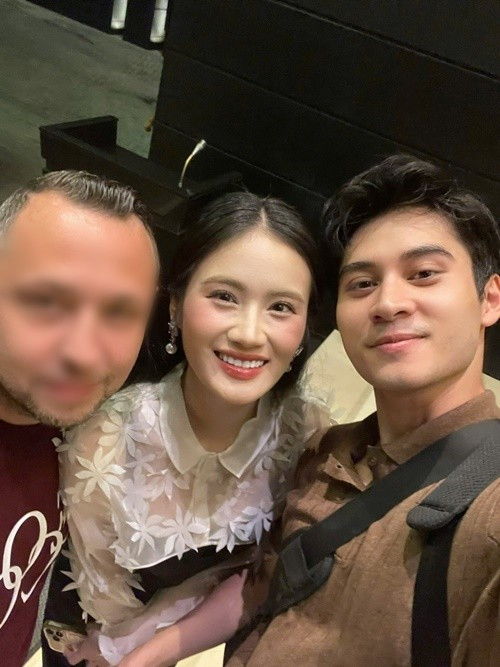 Phía Tuấn Ngọc có động thái dập tắt tin đồn hẹn hò thất thiệt. Nam người mẫu viết trên trang cá nhân: “People keep gossiping. People keep giving fake news. I keep working" (Tạm dịch: Nhiều người buôn chuyện. Nhiều người đưa tin giả. Tôi tiếp tục làm việc). Ảnh: FB Tuấn Ngọc.