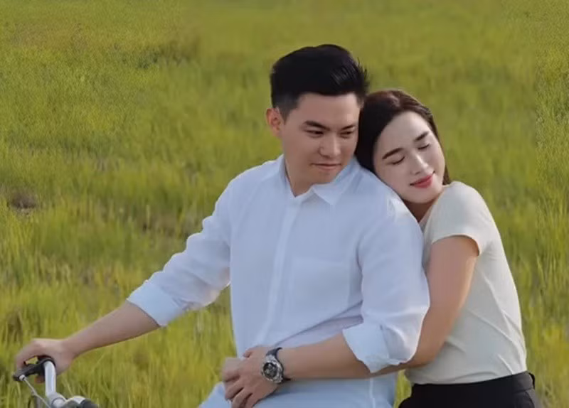 Đăng tải clip bên Viết Vương ngày hẹn hò, Đỗ Thị Hà bày tỏ: "Tình yêu khởi nguồn từ những điều nhỏ bé". Ảnh: Saostar.
