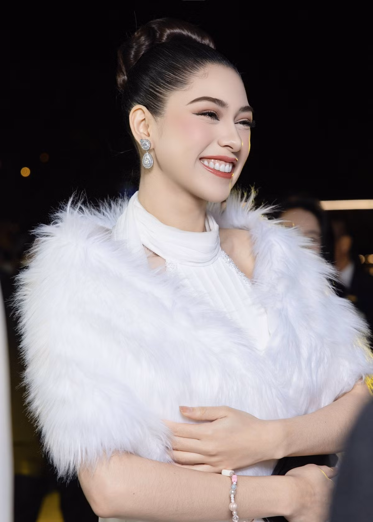 Tổ chức Miss Cosmo cho biết, Á hậu Chelsea Fernandez sẽ có nhiều hoạt động khi trở về Philippines. Ảnh: FB Chelsea Fernandez.