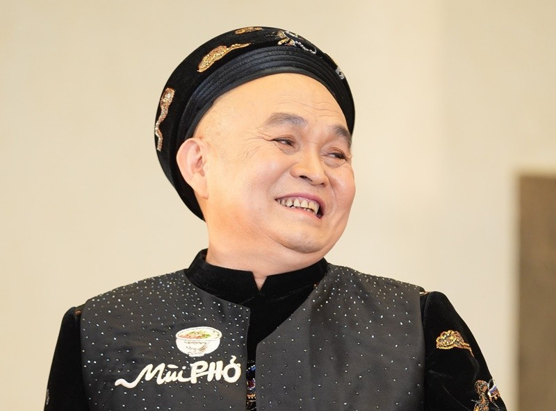 Ngoài đính chính danh xưng, Xuân Hinh còn khẳng định rằng ông không phải là đại gia: “Tôi không dám nói mình là vua, càng không phải đại gia gì cả. Tiền bạc kiếm được vợ con đều giữ hết", Tiền Phong dẫn lời Xuân Hinh. Ảnh: Tiền Phong.