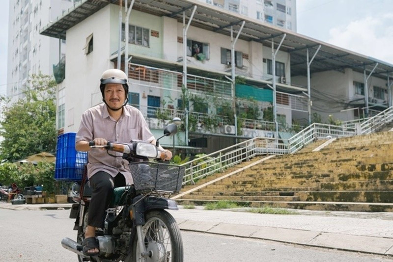 Trong phim Nhà ba tôi một phòng, Trường Giang đảm nhận vai ông Thạch - người cha hết mực yêu thương con gái. Ảnh: Người Đưa Tin.