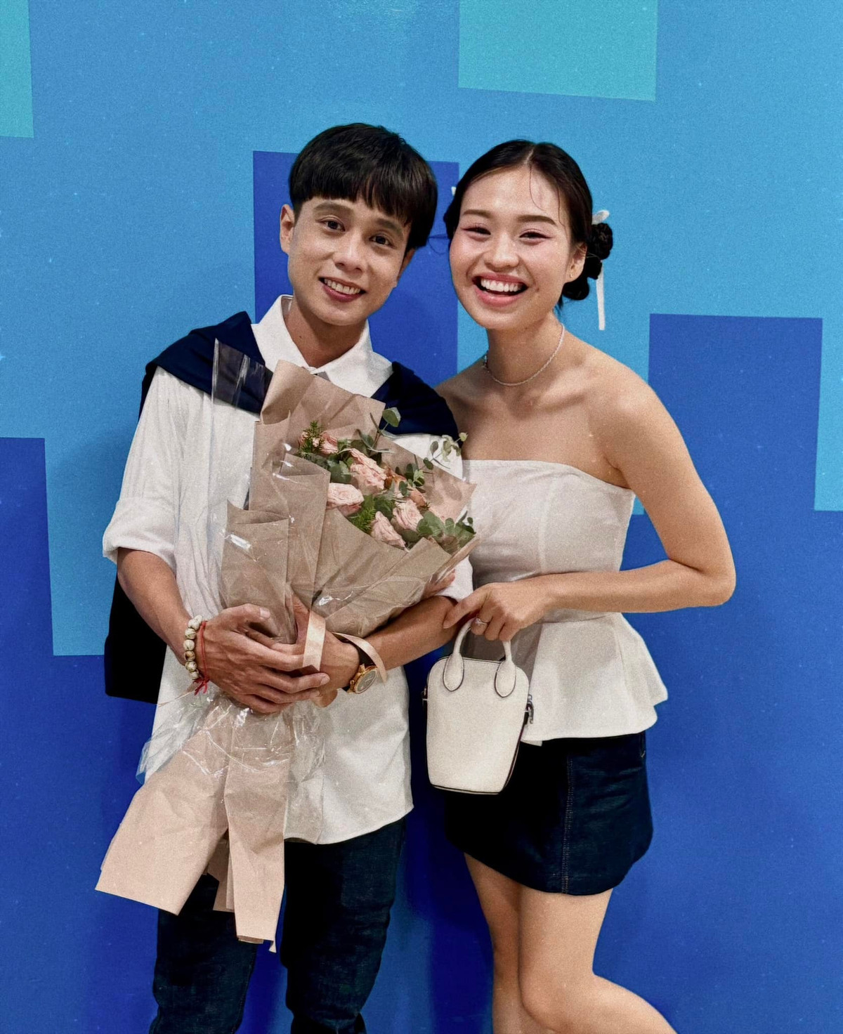 Trong một dịp sinh nhật, con gái Lê Giang dành lời ngọt ngào cho Tuấn Dũng. Lê Lộc viết: “Cảm ơn anh đã thương em những lúc em dễ thương và cả những khi em không dễ thương. Cảm ơn anh đã thương em khi em còn tuổi 20 và bây giờ đã lên tuổi 30. Sẽ luôn trân trọng, thấu hiểu và thương nhau mỗi ngày anh nhé”. Ảnh: FB Lê Lộc.