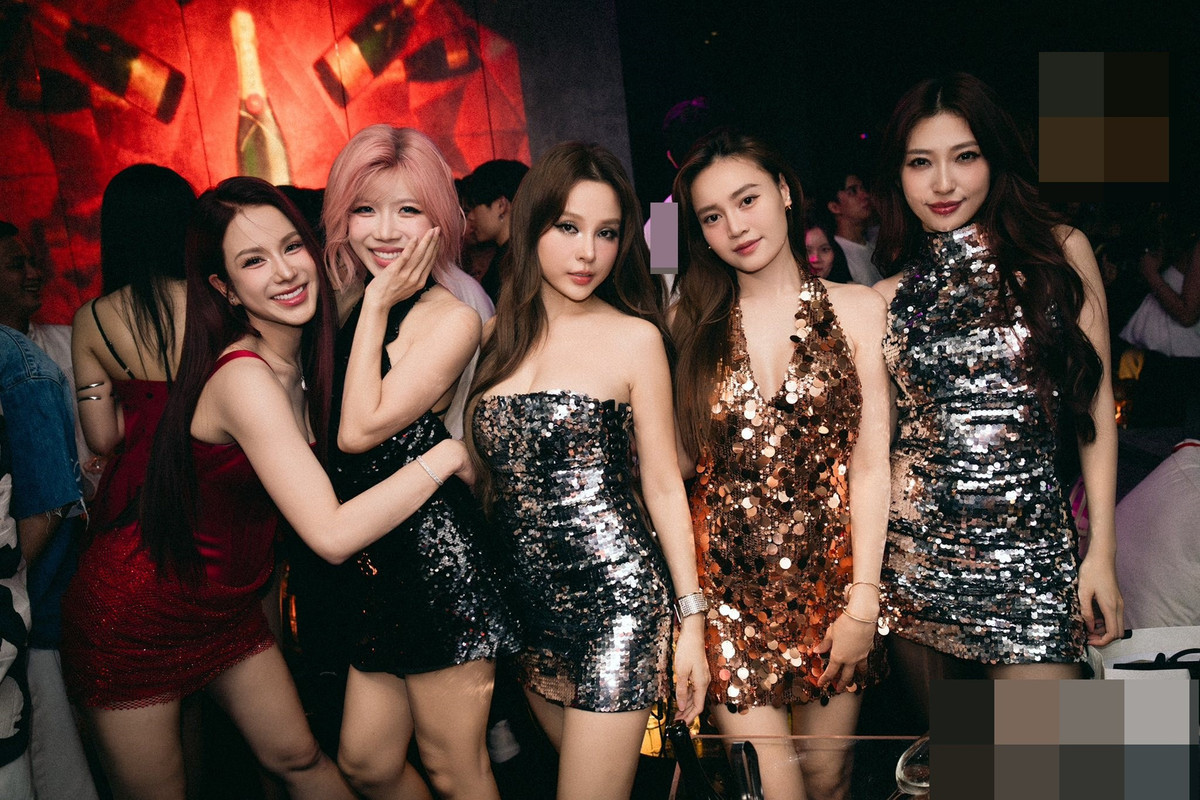 Trang Pháp và Diệp Lâm Anh không chỉ đồng hành trong công việc nghệ thuật mà còn duy trì mối quan hệ thân thiết ngoài đời. Ảnh: FB Diệp Lâm Anh.