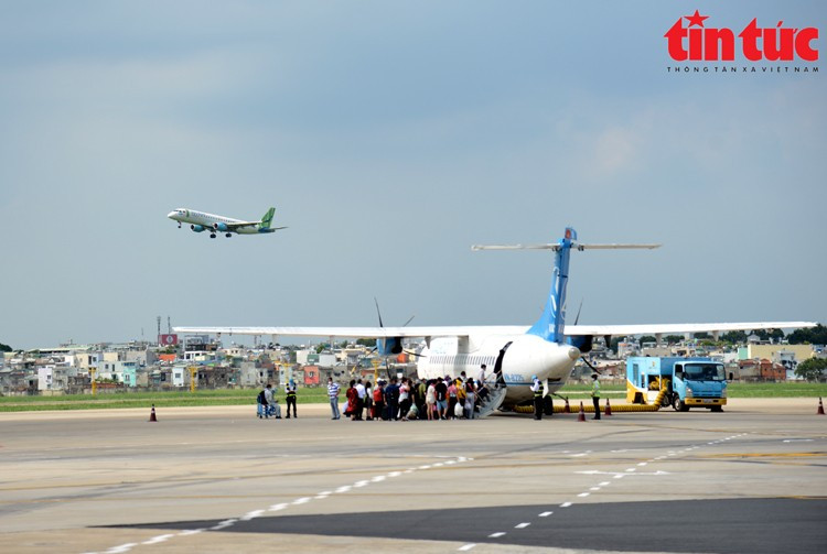 Hơn 1.000 chuyến bay tại Tân Sơn Nhất trong ngày mùng 4 Tết.