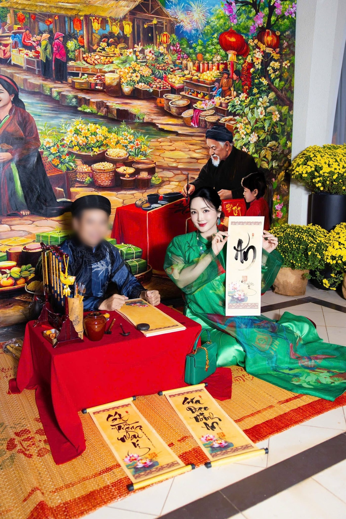 Chia sẻ về bữa tiệc tất niên, Giáng My viết trên trang cá nhân: "Tất niên là lời cúi đầu biết ơn. Biết ơn mẹ, gia đình, người thân – nơi yêu thương bắt đầu và trở về. Biết ơn bạn bè đã ở bên, cả lúc an vui lẫn khi gian khó. Biết ơn cuộc đời, vì luôn gieo những mầm hạnh phúc nhỏ, để nở hoa thơm và kết trái ngọt cho hôm nay". Ảnh: FB Giáng My.