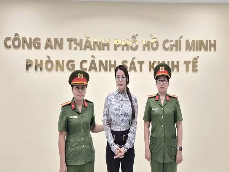 Ngày 31/10, diễn viên Trương Ngọc Ánh - cựu Chủ tịch Hội đồng quản trị Công ty Cổ phần Bất động sản Đất Rồng bị Công an TP HCM khởi tố, bắt tạm giam điều tra về hành vi “Lạm dụng tín nhiệm chiếm đoạt tài sản”. Ảnh: Vietnamnet.