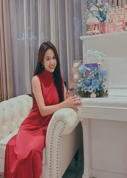 Vân Hugo không ít lần hé lộ cuộc sống trong căn biệt thự có nội thất sang trọng, tiện nghi. Ảnh: FB Vân Hugo.