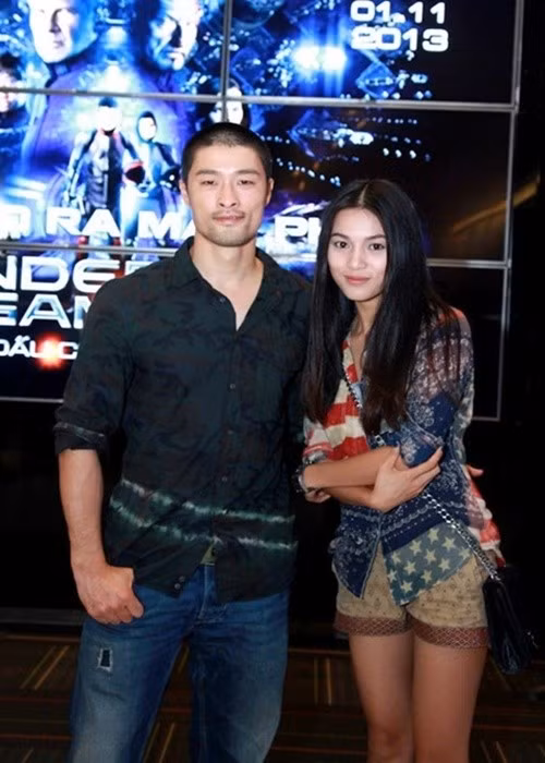 Khi Nhung Kate tham gia mini-series The Continental” – tiền truyện của chuỗi phim điện ảnh John Wick (Keanu Reeves đóng chính), người đồng hành cùng cô là Johnny Trí Nguyễn. Ảnh: Tiền Phong.