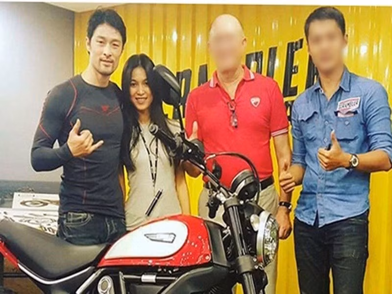 Nhung Kate kém Johnny Trí Nguyễn đến 15 tuổi. Nữ diễn viên chia sẻ, bạn trai không bao giờ áp đặt cô. Ảnh: Giao Thông.