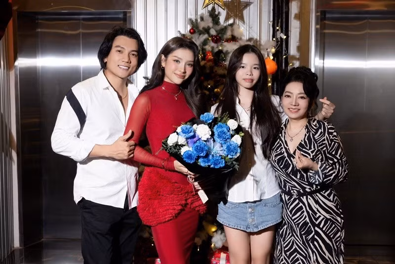 Bà Mai ăn mặc sang trọng mỗi dịp quan trọng. Ảnh: FB Phương Trinh Jolie.