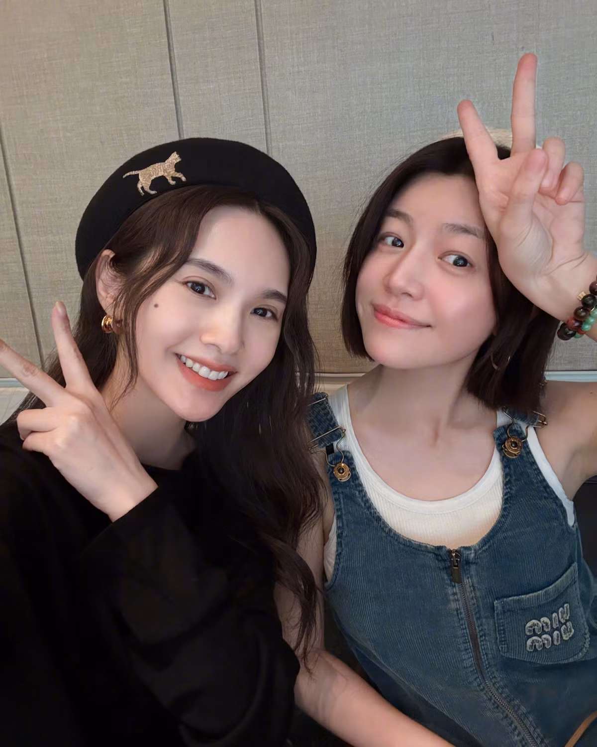 Trần Nghiên Hy dành nhiều thời gian cho bạn bè trong giới giải trí. Không ít lần, cô khoe ảnh cùng đồng nghiệp đi xem ca nhạc, đi cafe. Ảnh: Weibo Trần Nghiên Hy.