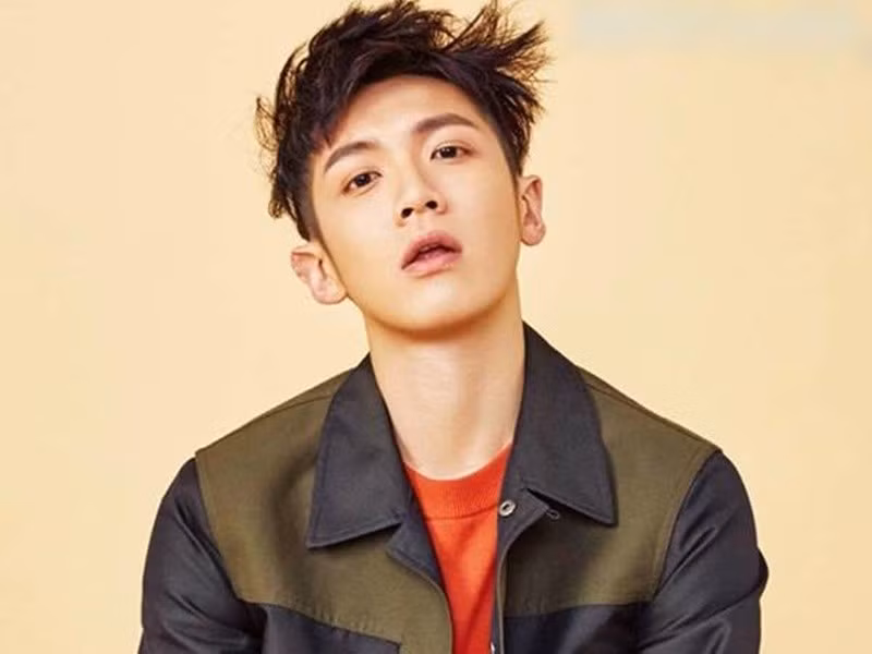 Năm 2011, nhờ vai chính trong phim điện ảnh Cô gái năm ấy chúng ta cùng theo đuổi, Kha Chấn Đông thành ngôi sao. Năm 2014, anh bị tạm giam 14 ngày vì sử dụng cần sa. Ảnh: Vietnamnet.