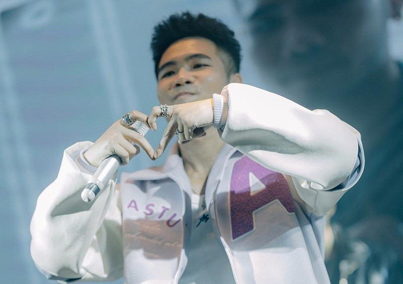 Theo Tiền Phong, Phúc Du từng là sinh viên ngành Marketing, Đại học Kinh tế Quốc dân. Anh làm công việc văn phòng trước khi rẽ hướng sang con đường nghệ thuật.