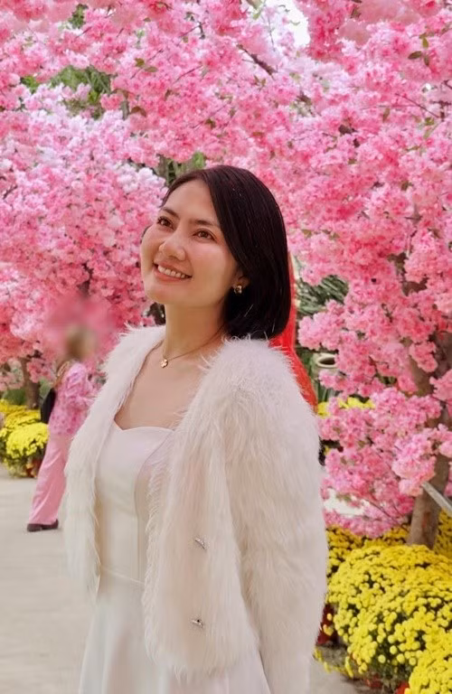 Cô đáp trả người hâm mộ quá khích của Jack: “Mấy đứa đom đóm này khùng cũng khùng vừa thôi chứ sao mà khùng dữ vậy, làm con đom đóm không muốn lại muốn làm con tôm. May là tôi không bênh ai á, chứ phải mà mở miệng ra bênh An, chắc bị thắp sáng luôn quá. Fan cỡ này thì idol cỡ nào nữa”. Ảnh: FB Ngọc Lan.