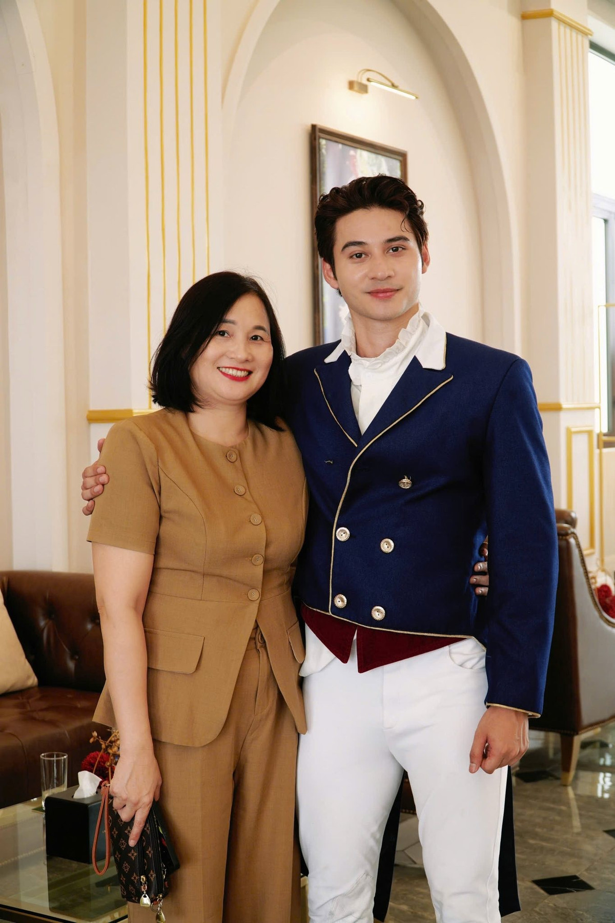 View - Quế Anh cảm ơn mẹ ruột, 'bà trùm hoa hậu' Kim Dung ngày 20/10 | Báo Tri thức và Cuộc sống - TIN TỨC PHỔ BIẾN KIẾN THỨC 24H