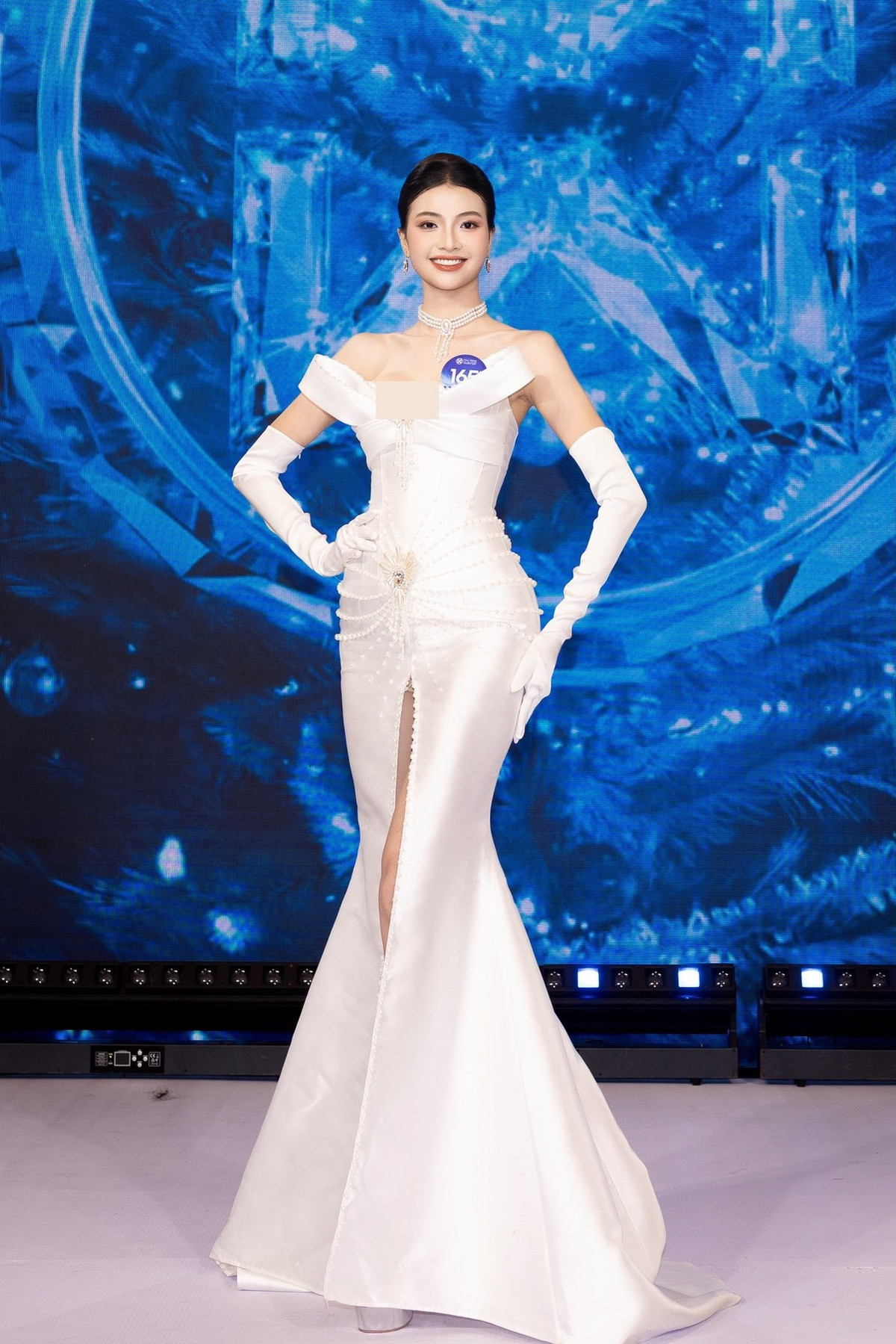 View - Người mẫu Tuyên Dương cao 1m80 gây chú ý ở Miss World Vietnam 2025 | Báo Tri thức và Cuộc sống - TIN TỨC PHỔ BIẾN KIẾN THỨC 24H