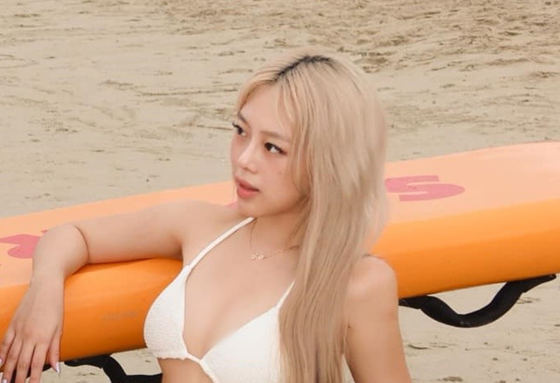 Chen Huai Hsiu lần hiếm hoi diện áo tắm quyến rũ. Ảnh: FB Thu Hoài.