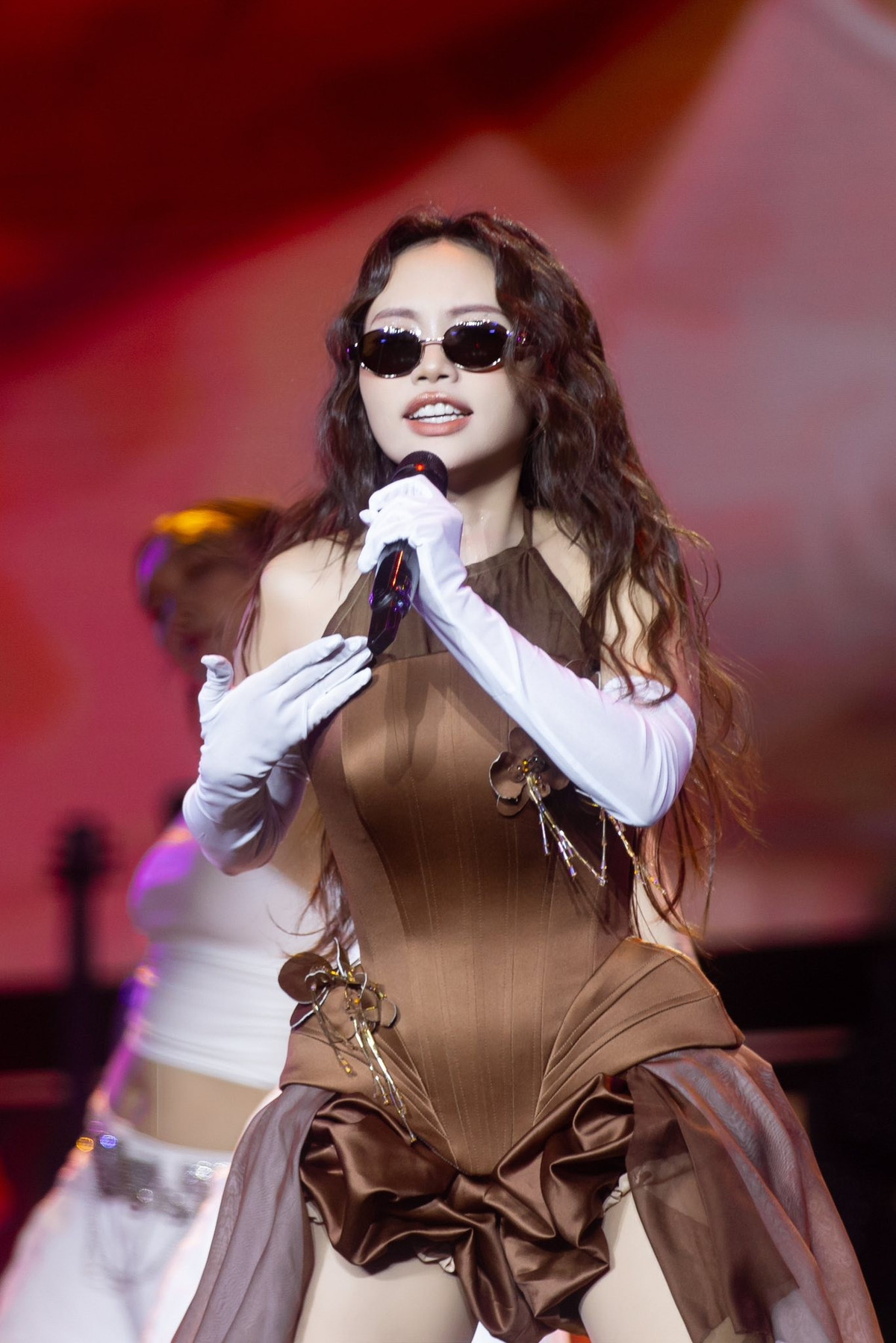 "Với phần trình diễn đêm qua dù là vì bất kỳ lí do gì, đã khiến khán giả có những nghi ngờ về tính độc bản của Phương Mỹ Chi, tạo ra sự liên tưởng đến hình tượng của các anh chị nghệ sĩ khác, đây chắc chắn không phải là điều mà Chi hướng tới trên con đường làm rõ giá trị âm nhạc, sự độc bản của Phương Mỹ Chi và sẽ có trách nhiệm nghiêm túc điều chỉnh", Phương Mỹ Chi viết.