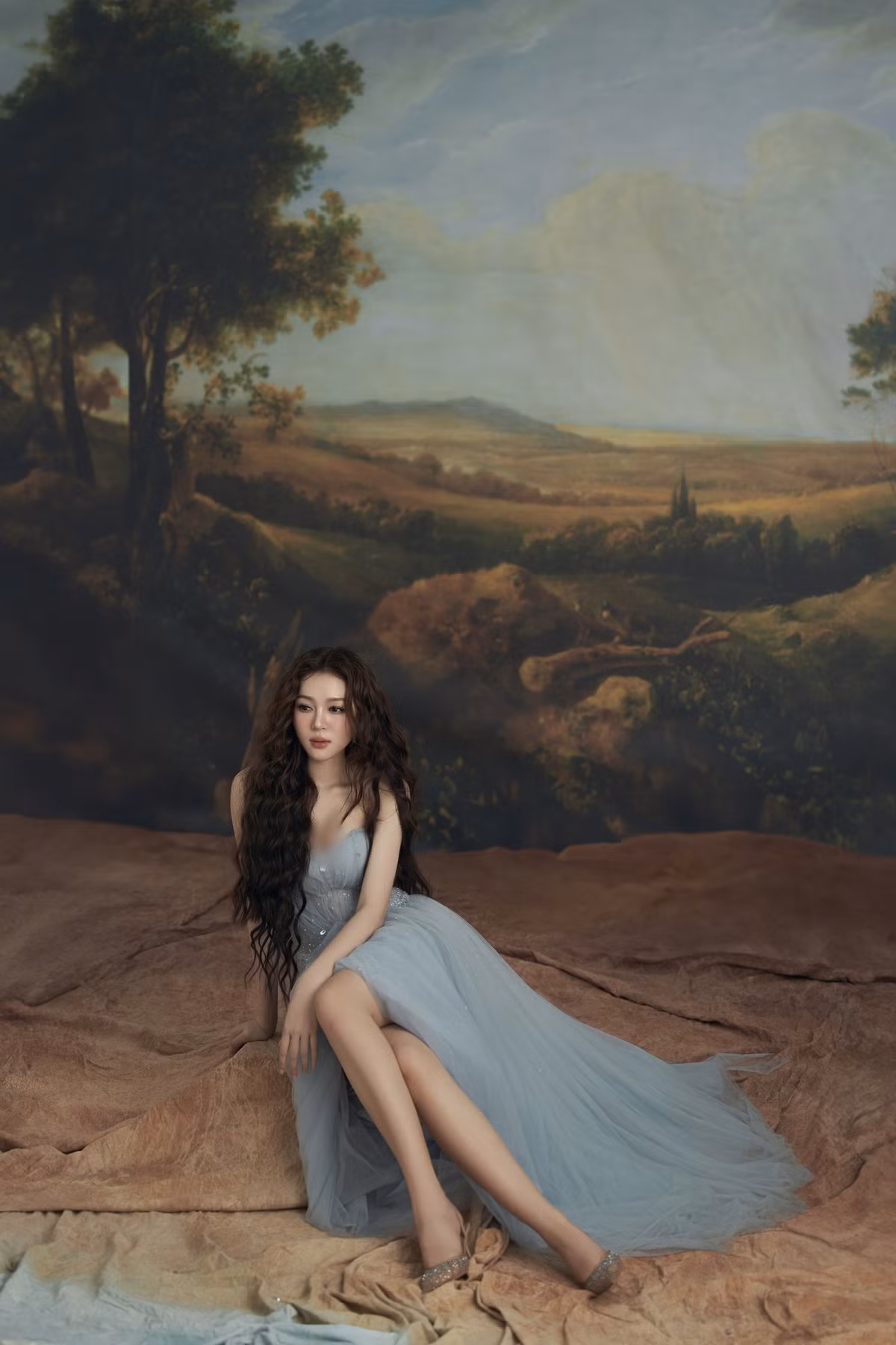 Người đẹp còn làm MC, diễn giả cho các buổi tọa đàm và khách mời trong nhiều chương trình bàn về các chủ đề xã hội. Ảnh: Sen Vàng.