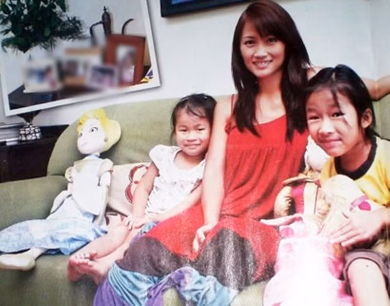 Trong cuộc phỏng vấn với Đẹp Online năm 2009, vợ cũ Johnny Trí Nguyễn cho biết, có lẽ vì chồng cũ quá bận nên không có thời gian đến thăm con thường xuyên. "Bọn trẻ cũng hiếm khi được gặp ba của chúng. Nhưng tôi tin anh Trí yêu con. Chỉ vì anh ấy quá bận thôi", Cathy nói. Ảnh: Thời Đại Plus.