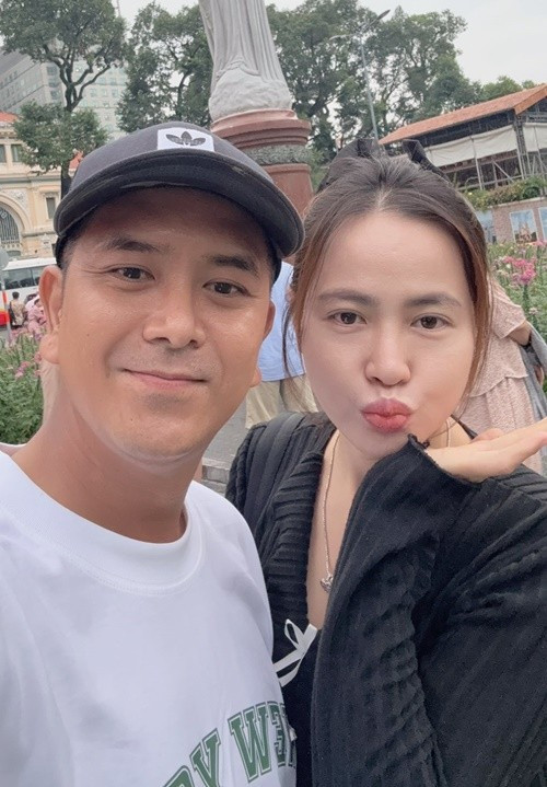Hùng Thuận - Tuệ Tâm du lịch hâm nóng tình cảm vợ chồng khi rảnh rỗi. Ảnh: FB Hùng Thuận.